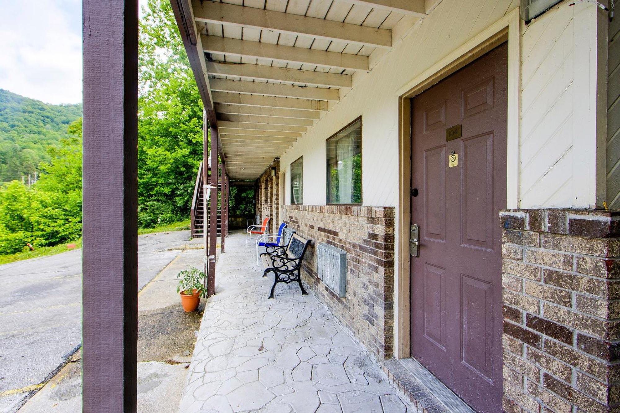 Oyo Hotel Chapmanville Inn, Wv - Hwy 119 Exterior foto